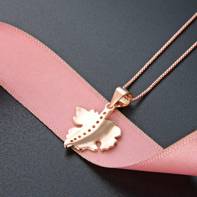 Japonés y coreano s925 collar de plata de la moda de las mujeres luz de lujo hoja de plata colgante nicho diseño clavícula cadena fuente de fábrica