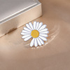 South Korea GD Quan Zhilong Same Daisy Necklace Personality Simple Trendy Brand Lightning Plear Bades Jewelry Pendant