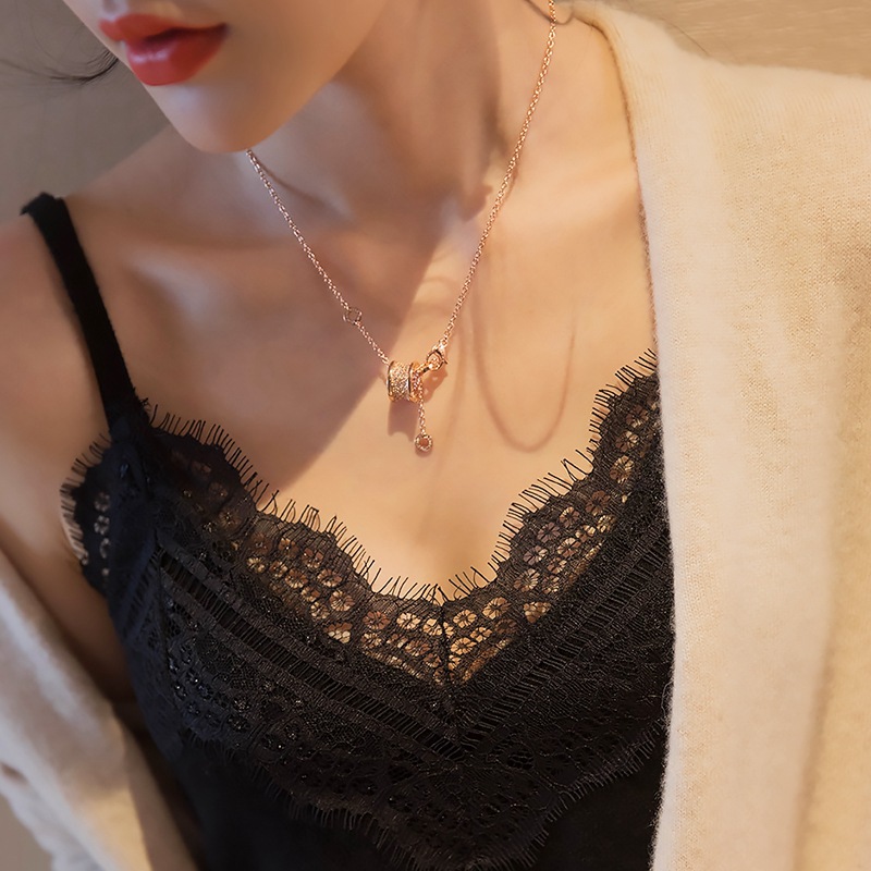 2024 Spring and Autumn New Lace Knitted Camisole for Women's Outerwear, Slim Fit Sleeveless V-neck Top, Paired with A Bottom Shirt_voghion.com