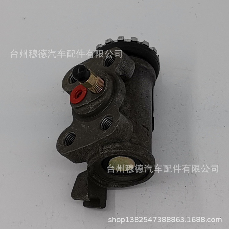 W025-26-610 Brake Cylinder Is Suitable for Mazda T3500 Truck Brake Rear Cylinder Commercial Vehicle