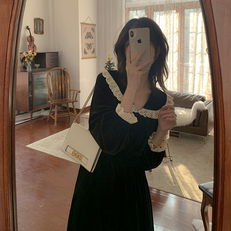秋装法式复古丝绒长袖裙收腰显瘦显高黑色赫本小黑裙气质连衣裙女
