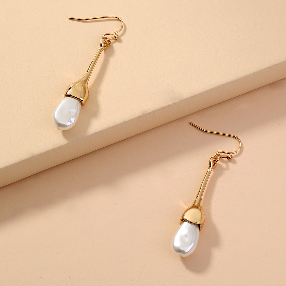 Simple Long Pearl Tassel Earrings display picture 7