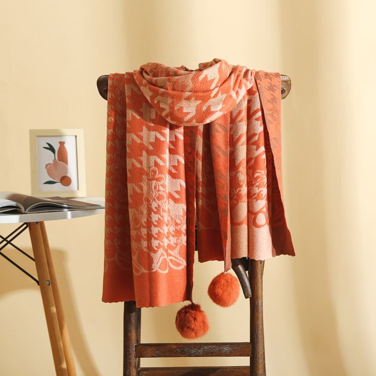 芮贝 羊绒围巾女冬款韩版百搭毛球长围脖撞色千鸟格保暖披肩两用|ms