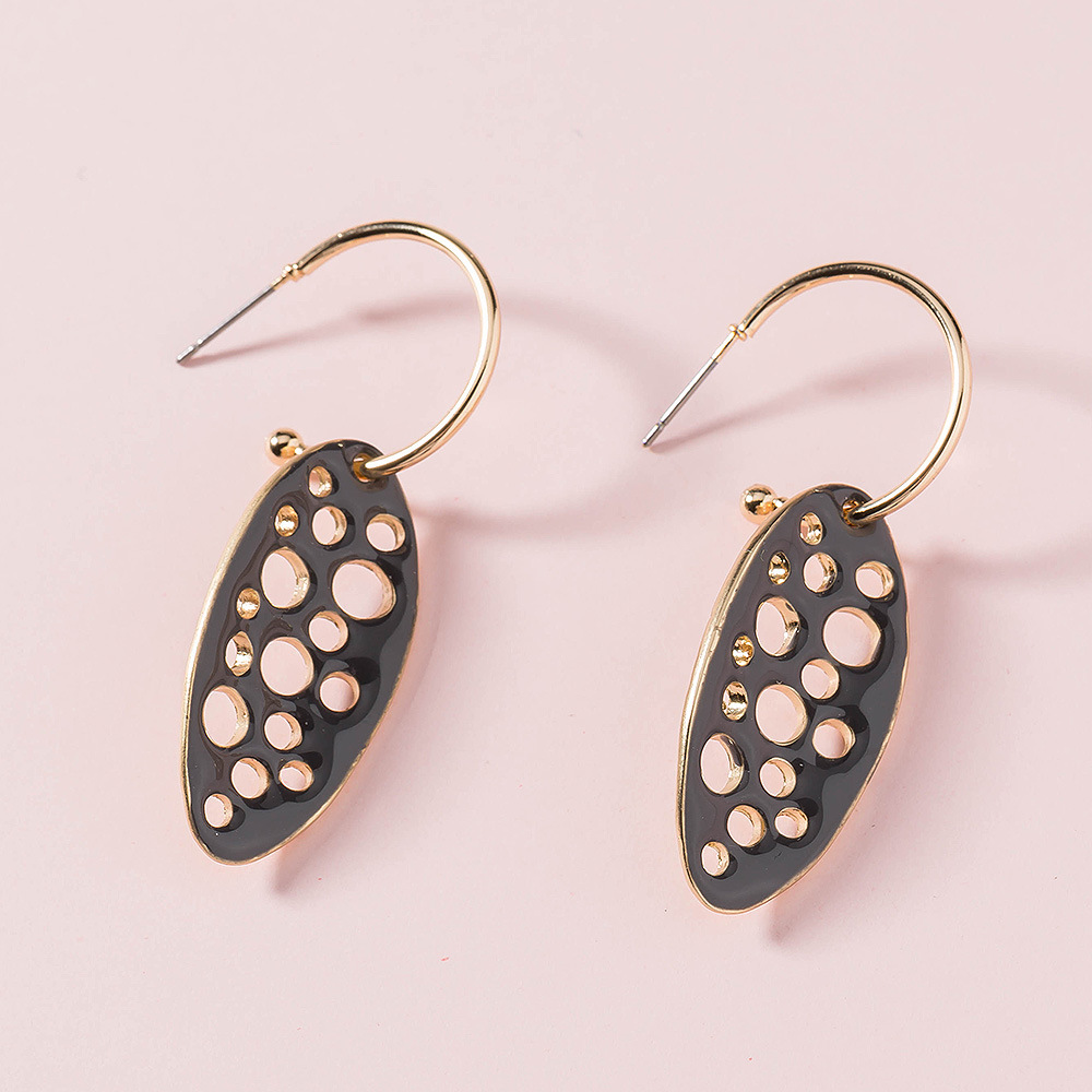European And American Fashion Style Hollow  Earrings Wholesale display picture 6