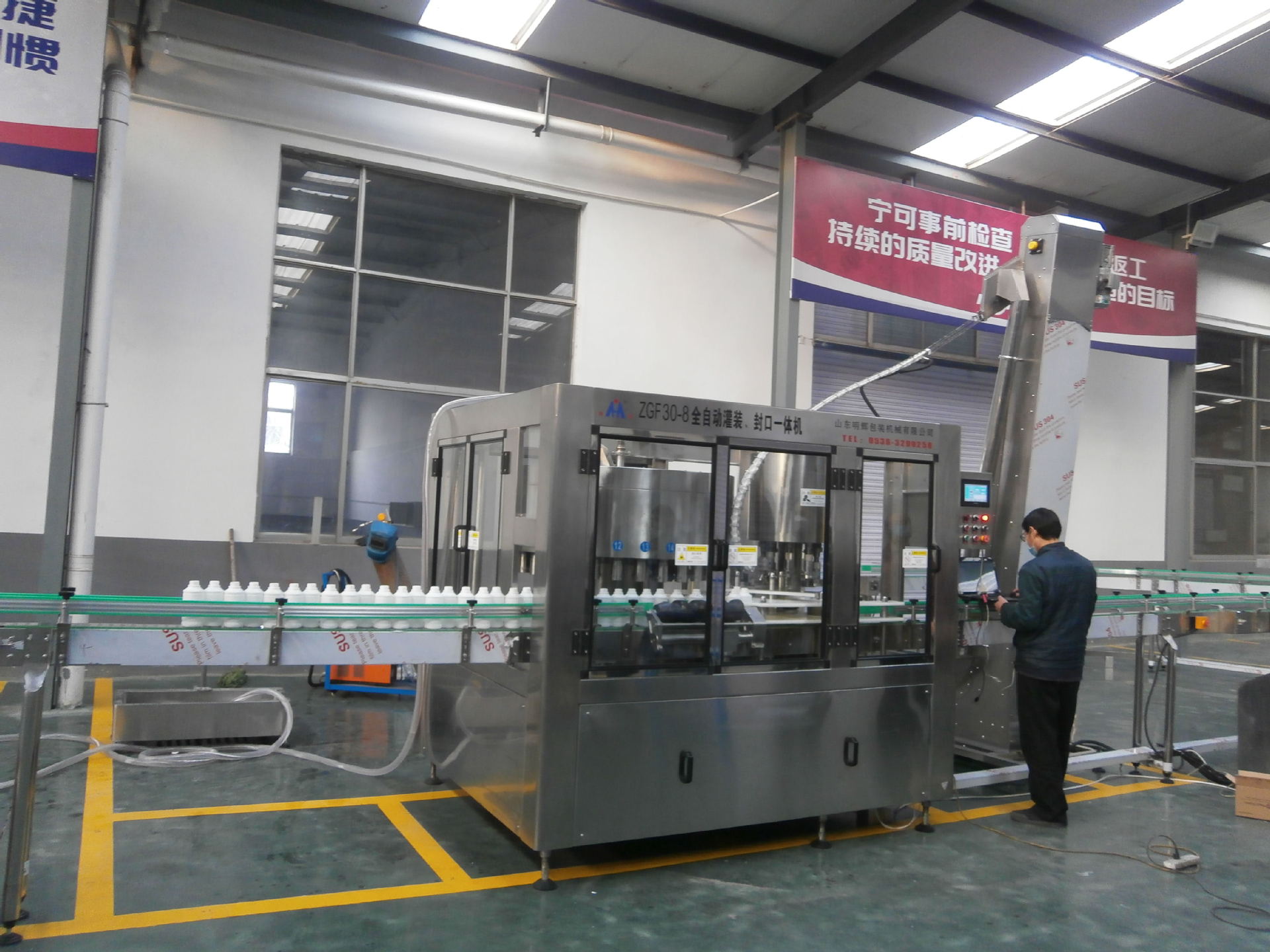 微电脑（PLC）编程控制ZGF30-8全自动灌装封口一体灌装机