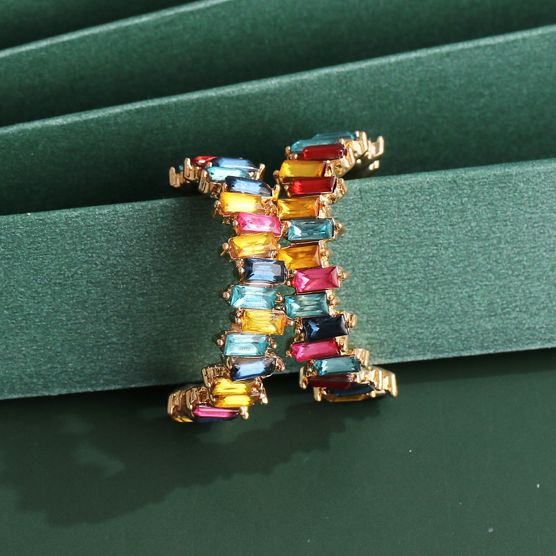 الأزياء المبالغ فيها الاكريليك الماس هندسية C-شكل كامل الماس الأقراط النساء الرجعية مزاجه سخية القرط الجملة Nihaojewelry display picture 6