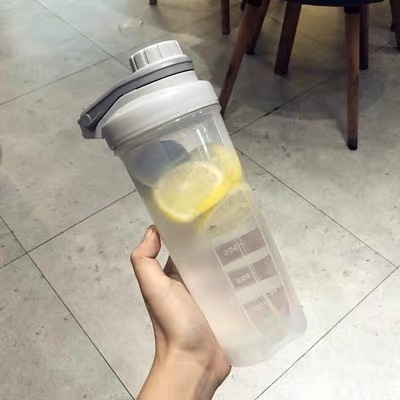 Sports plastic shaker cup anti-breakable with scale water cup fitness outdoor portable handle smoothie protein powder tea cup