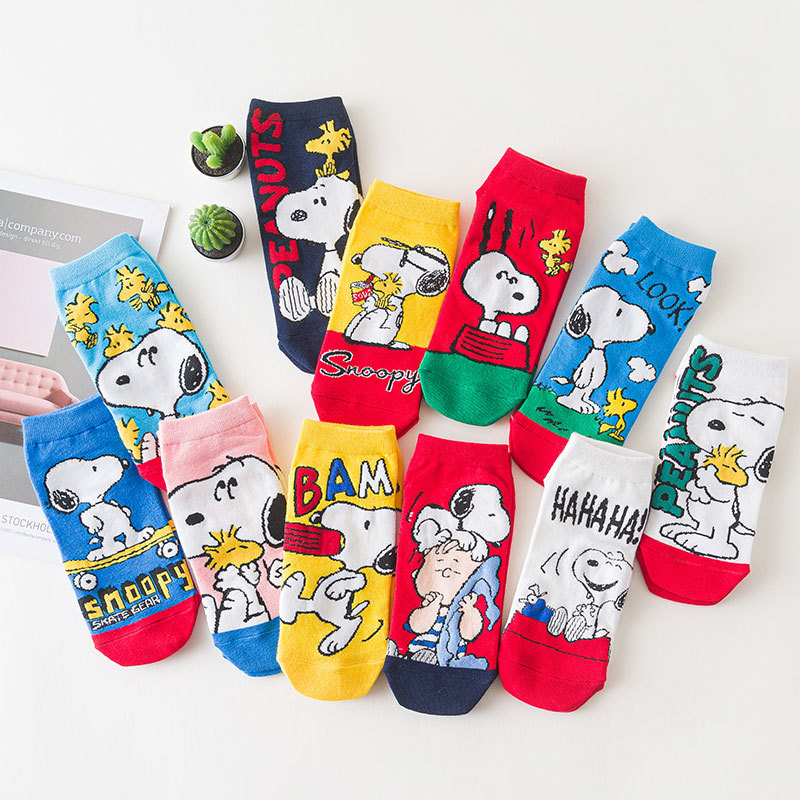 2020 primavera y verano nuevos calcetines de las mujeres de dibujos animados japoneses cachorro calcetines cortos rectos mujeres Snoopy barco Calcetines mujeres