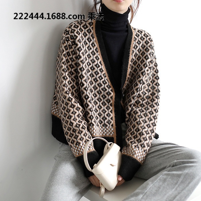 sweater coat Cardigan Autumn and winter 2020 new pattern Retro Easy Lazy V-neck have cash less than that is registered in the accounts Quilted knitting jacket