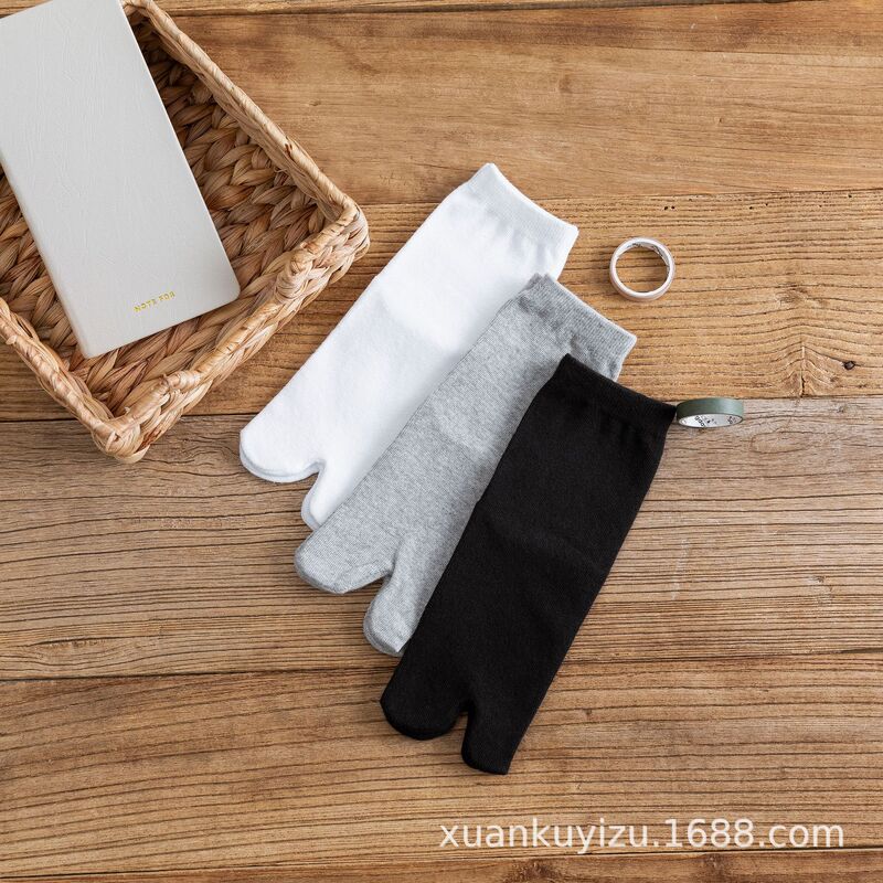 Factory direct flat heel two-toe socks Japanese and Korean wind toe socks two-finger wooden socks cotton socks custom wholesale Factory direct flat heel two-toe socks Japanese and Korean wind toe socks two-finger wooden socks cotton socks custom wholesale