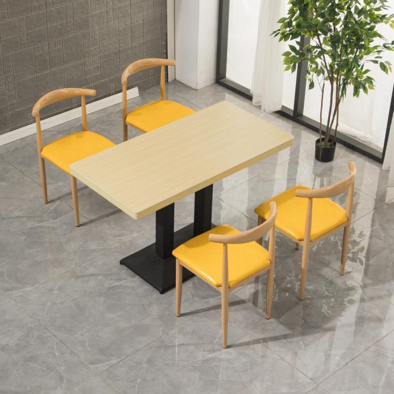 테이블 4 의자 콤비네이션 5 개 (로그) 옐로 쿠션 1 개