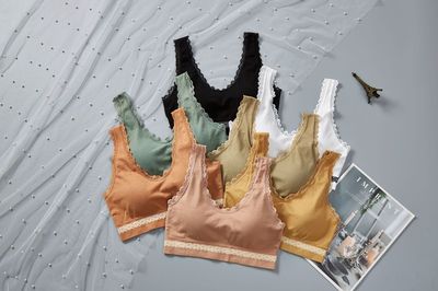 seamless Lace Primer Internal lap Sexy US Emptied Hit color Widen Hem girl vest Wrap chest