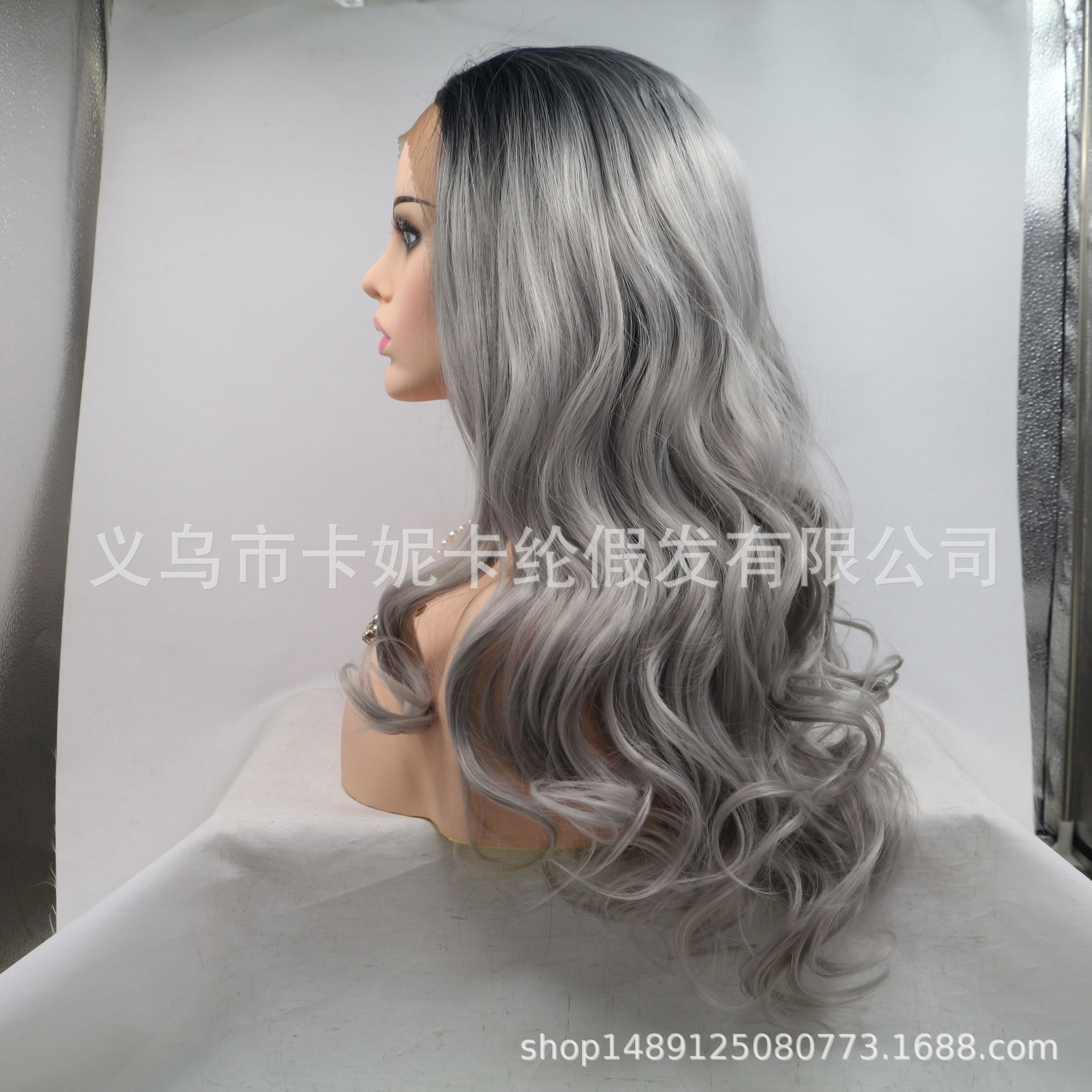 Europa y América de moda rizos largos fibra química pelucas de cabello de mujer al por mayor de encaje al por mayor