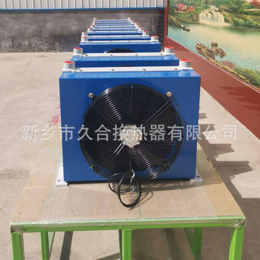 河南厂家直销雾炮车用液压油散热器 液压油冷却器价格