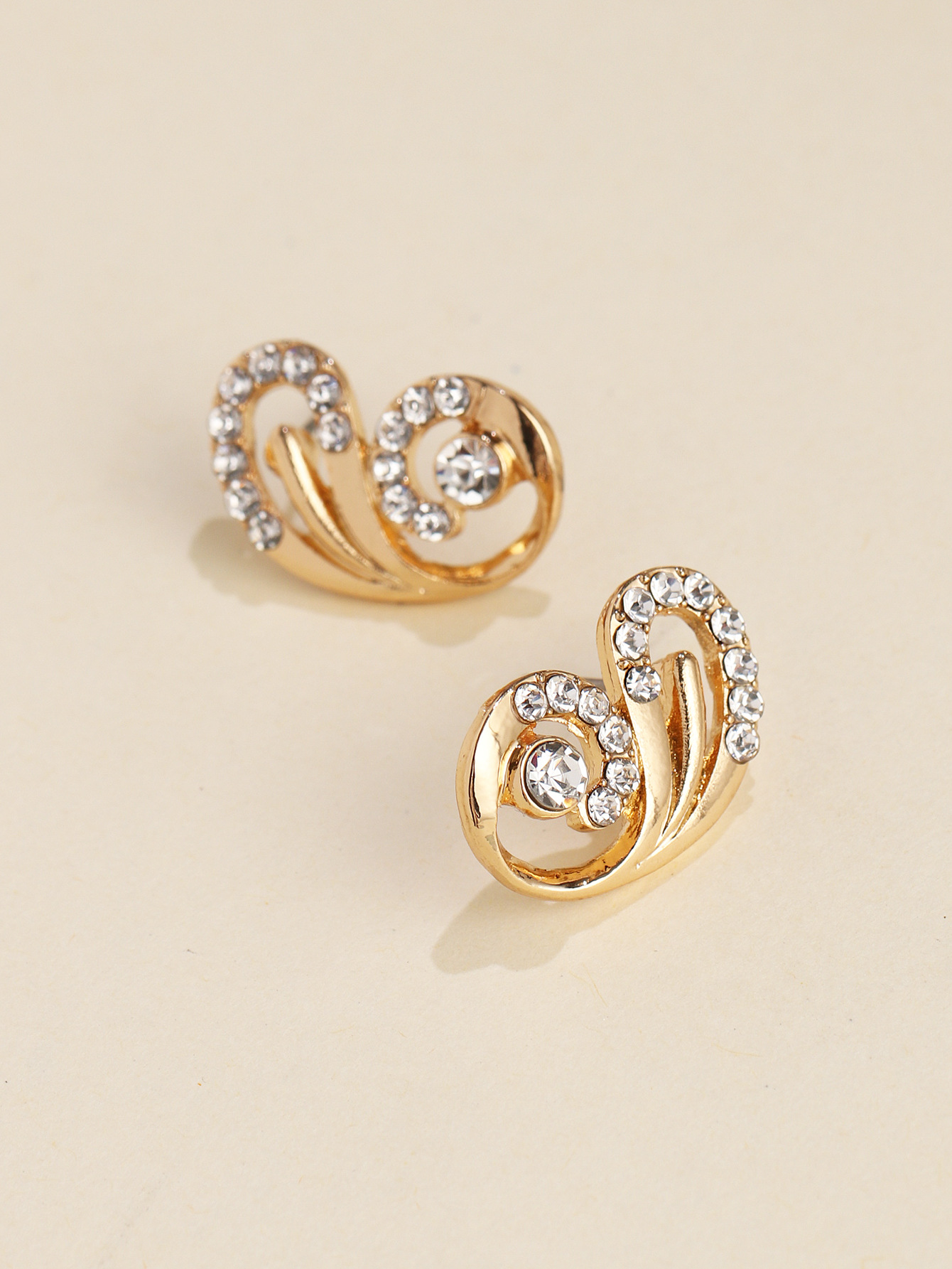 Korea New Hollow Inlaid Rhinestone Butterfly Temperament Earrings Super Fairy Wholesale Nihaojewelry display picture 12