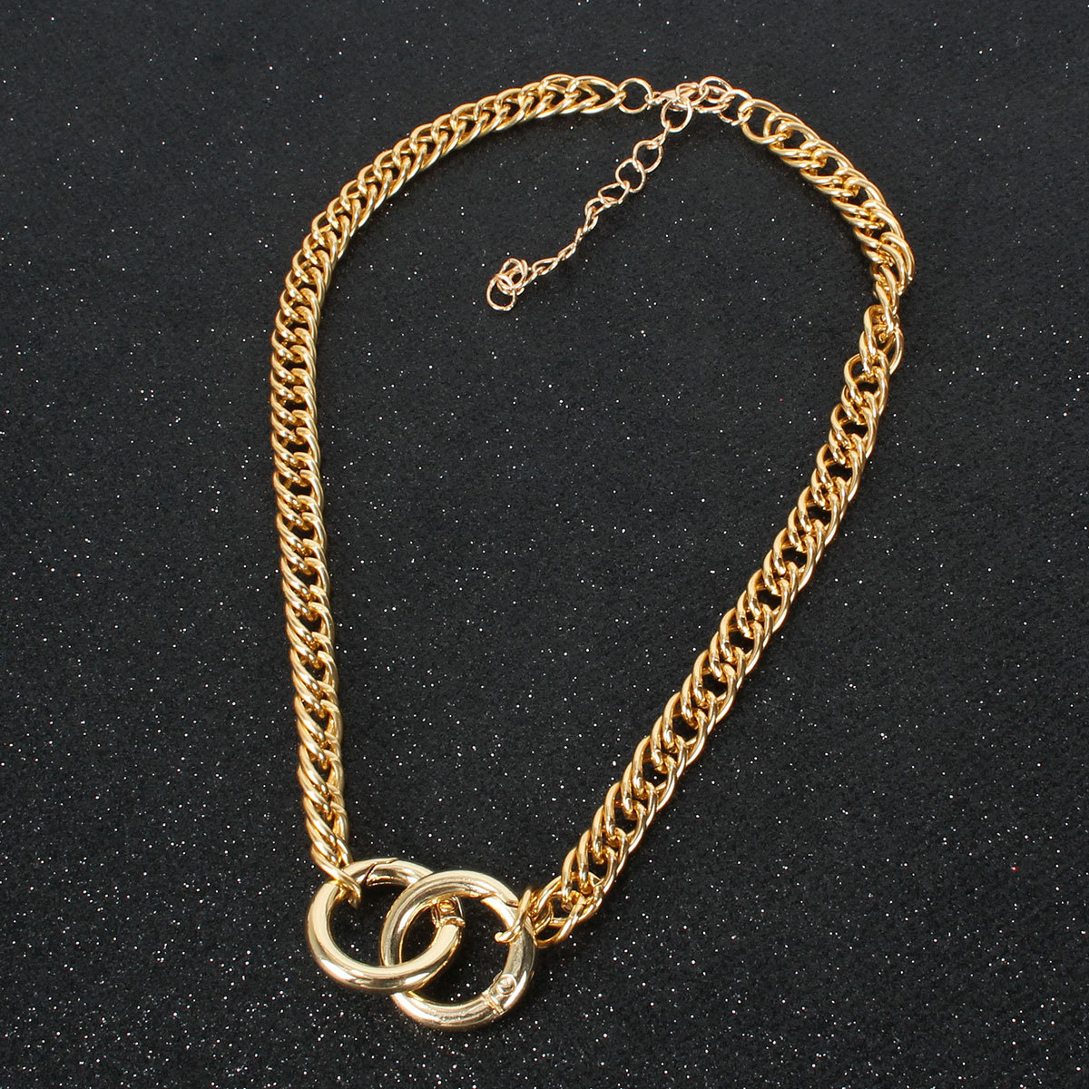 Simple Two-ring Interlocking Item Single-layer Exaggerated Circle Alloy Sweater Chain For Women display picture 3