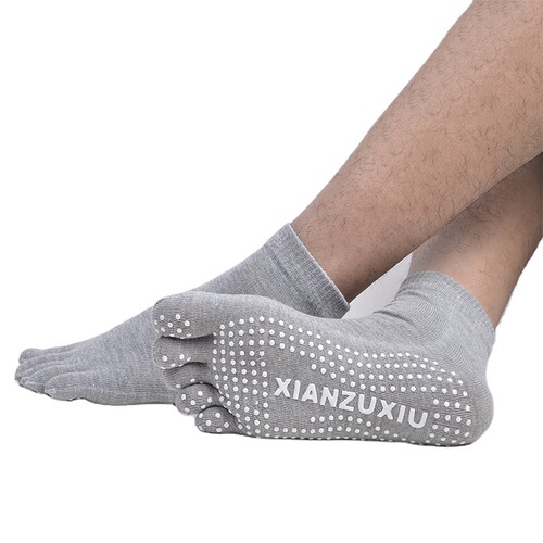 Factory direct sales for autumn and winter men's cotton sweat-absorbent breathable non-slip yoga socks five-toe YOGA five-toe socks 5-toe socks