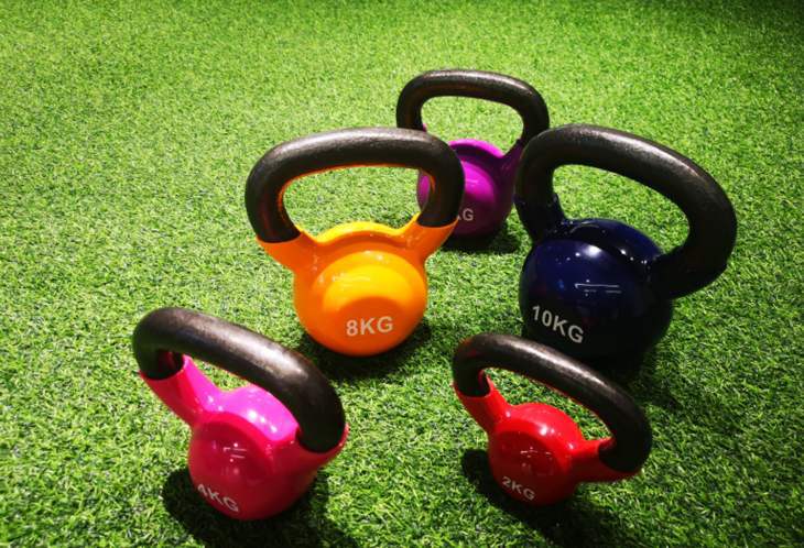 浸塑加工厂家 哑铃壶PVC浸塑 哑铃浸胶 五金PE浸塑 健身器材包胶