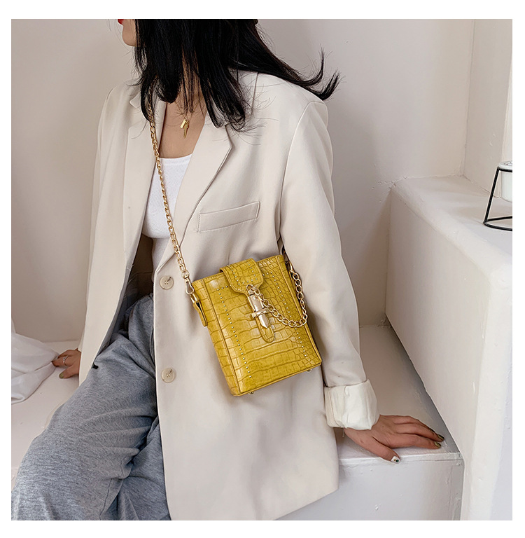 New Trendy Wild One-shoulder Messenger Chain Crocodile Pattern Mobile Phone Bag display picture 11
