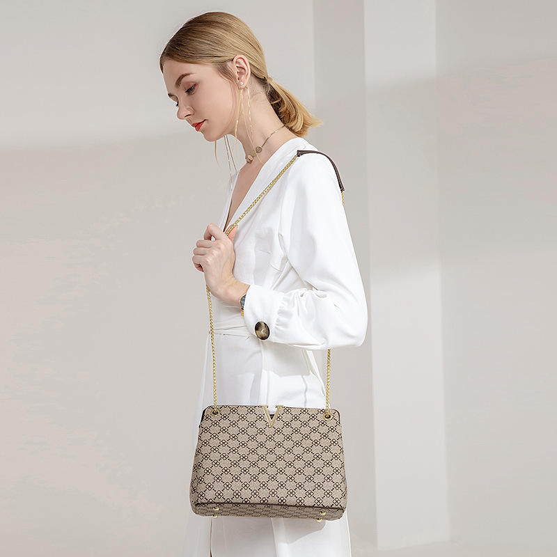 2023 Spring/summer New Fashion Easy to Wear Print Underarm Bag Fashion Flu One Shoulder Crossbody Bag Chain Handbag for Women_voghion.com