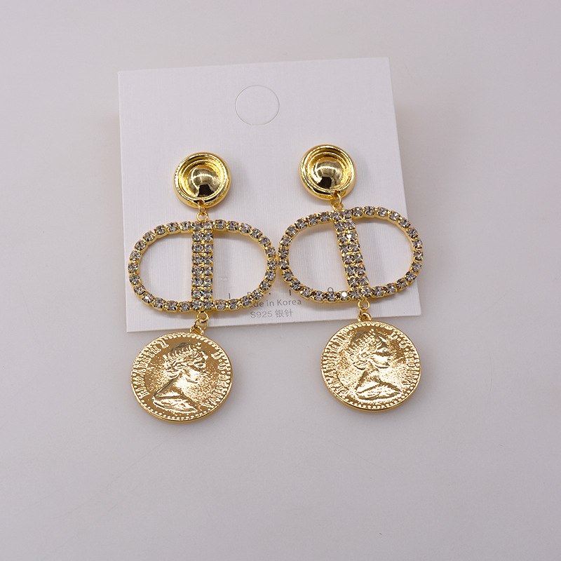 Exaggerated Earrings New Wave Korean Retro Earrings Long Coin Earrings Wholesale Nihaojewelry display picture 2