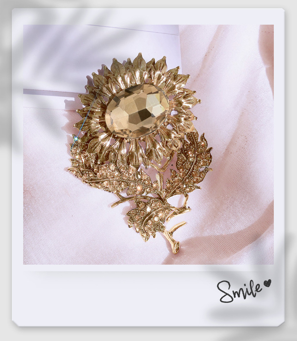 Glam Retro Shiny Sunflower Alloy Plating Inlay Artificial Crystal Rhinestones Unisex Brooches display picture 4