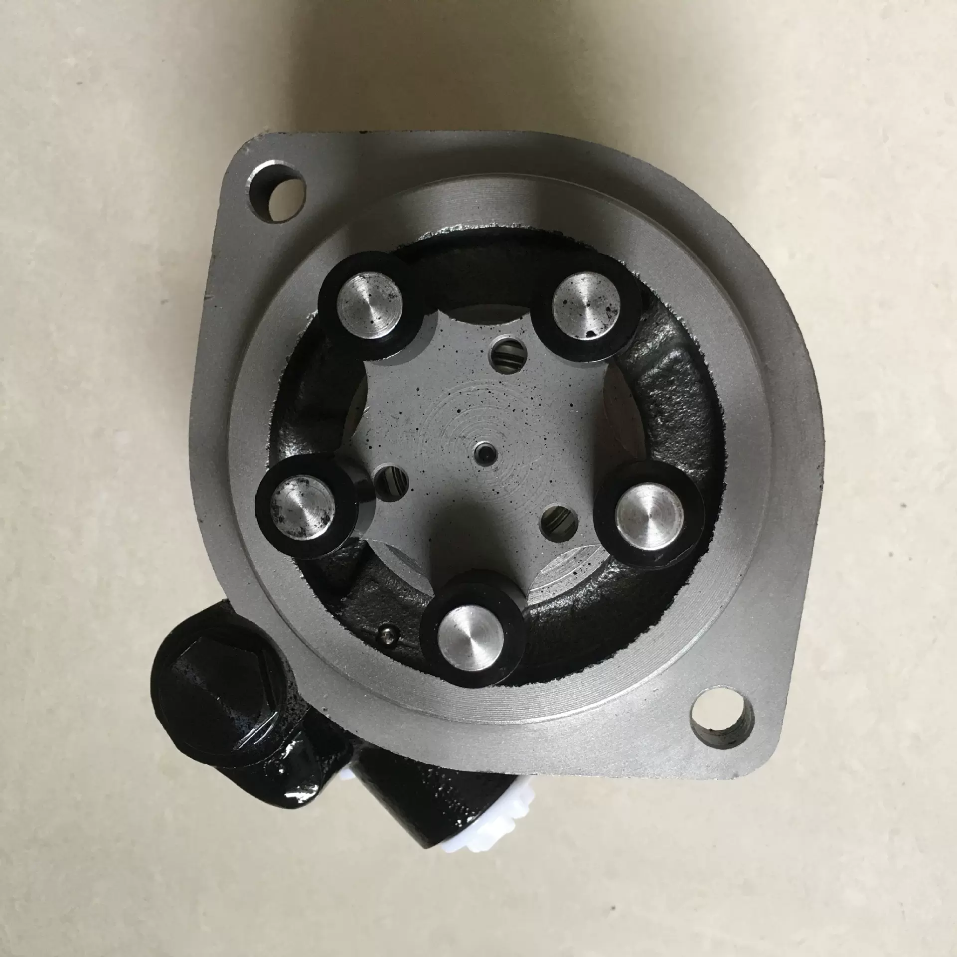 源头厂家欧系重卡欧三卡车液压转向助力泵 571364  7677 955 106