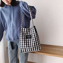 春季大包包女2022流行新款潮韩版格子帆布单肩软包洋气时尚托特包