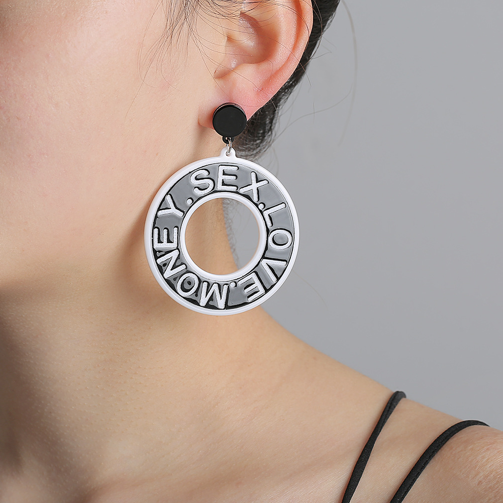 Los Pendientes Redondos Geométricos De La Nueva Moda Coreana Circundan Los Pendientes Del Alfabeto Inglés Para Las Mujeres Al Por Mayor display picture 2