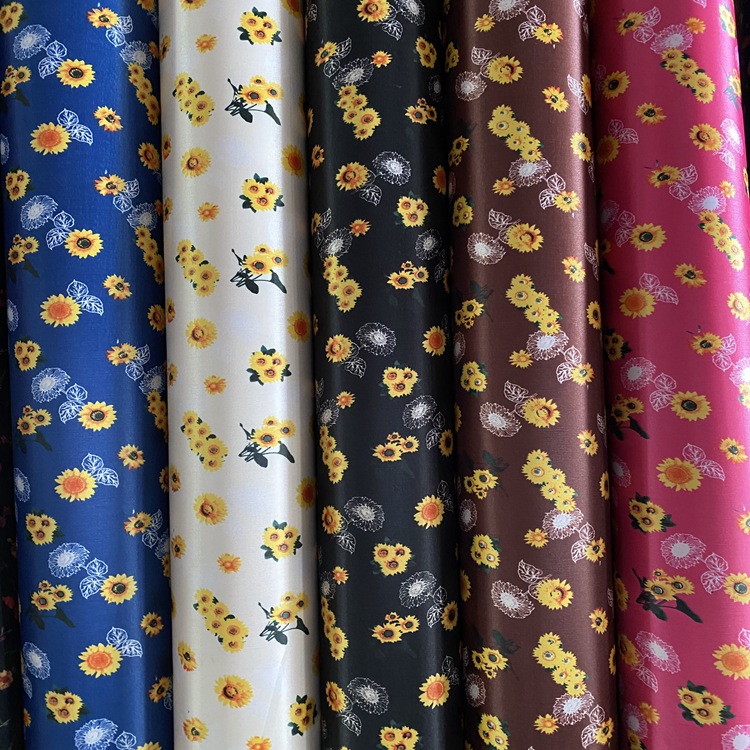 A large amount of color-printed foam is in stock and available for wholesale. We accept 100% polyester fabric and printed fabric for luggage detail image 2