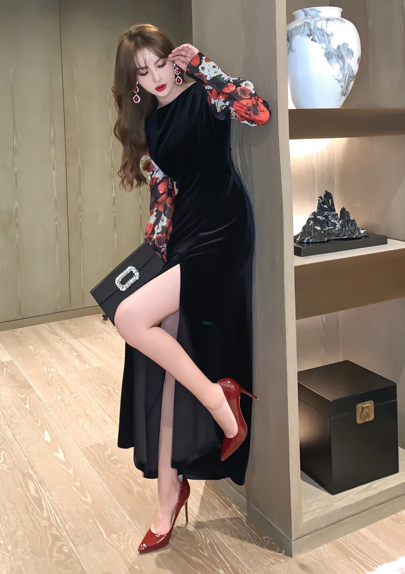 Đầm liền thân nhung đen dài tay in họa tiết retro dáng ôm — Màu đen chi tiết 5