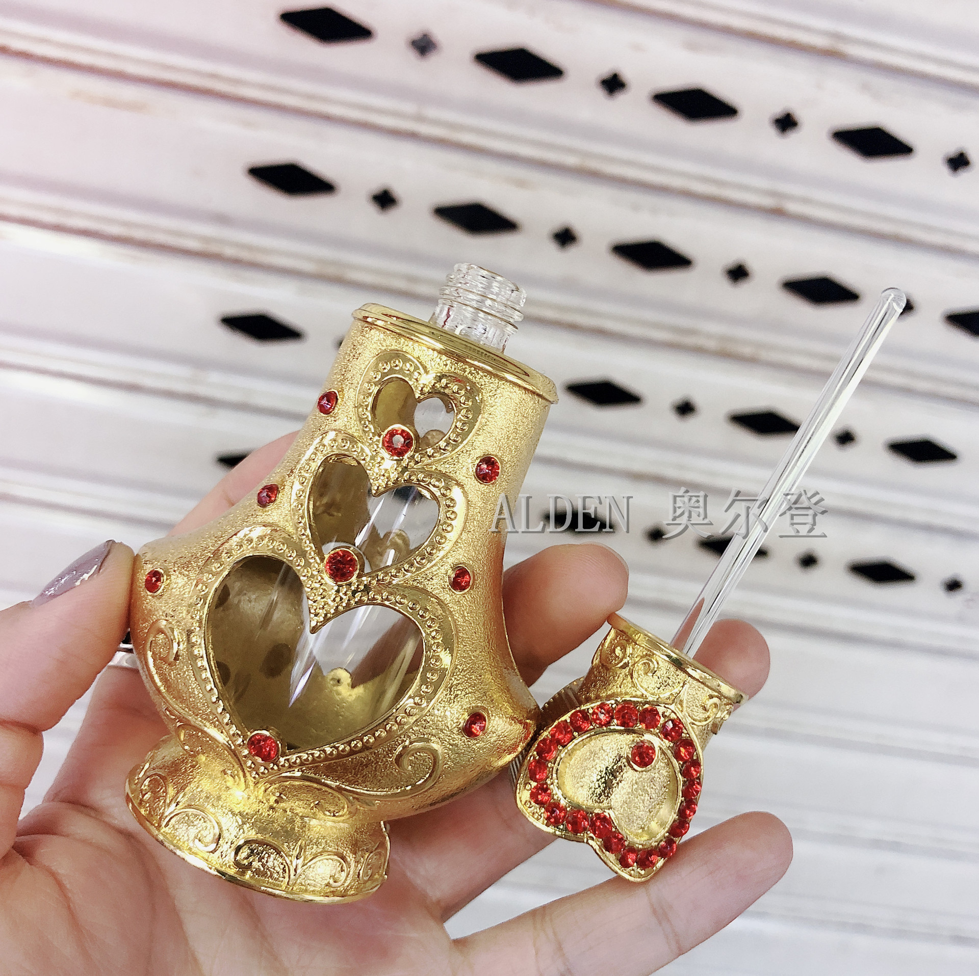 Middle East Dubai diamond-encrusted essential oil bottle straight tube sub-bottle love perfume empty bottle detail image 3