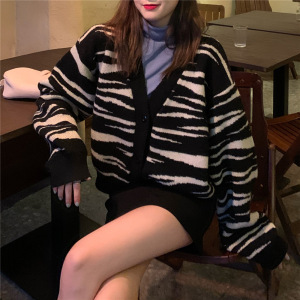秋冬新款网红ins宽松V领针织开衫女森系慵懒风外穿斑条纹毛衣外套