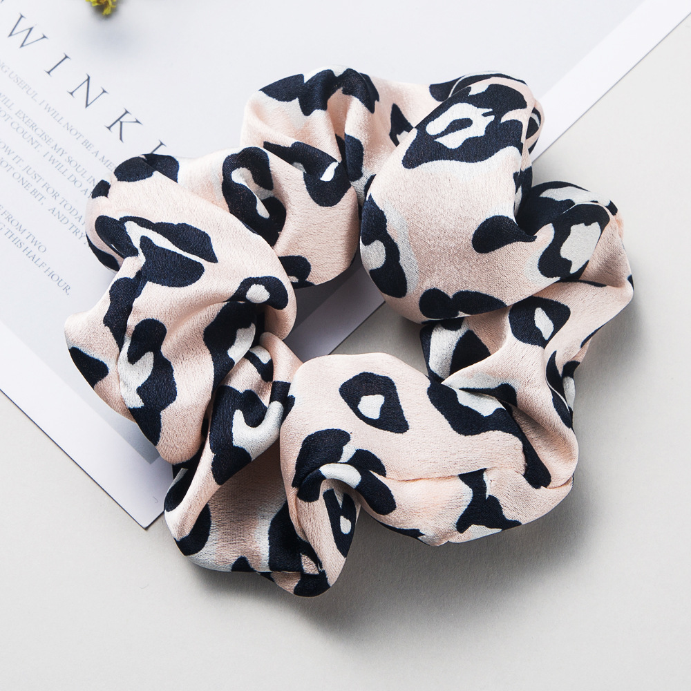 Fashion Leopard Fabric Hair Band Korean Large Hair Rope Cheap Rubber Band Head Rope Wholesale display picture 5