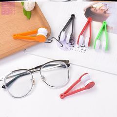 Portable Multi-functional Glasses Cleaner, Convenient Eye Glass Clip without Damaging Lenses, High-End Glasses Cleaning Tool
