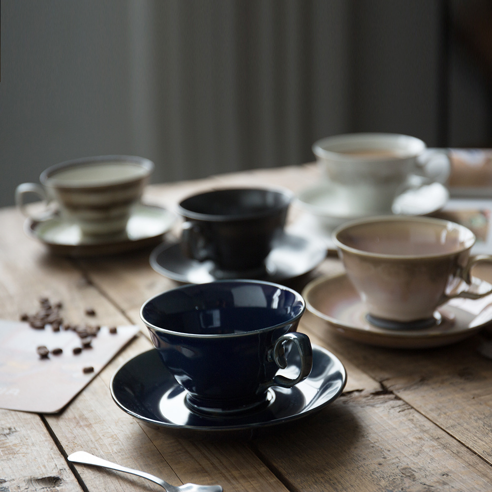 Taza de café de cerámica de estilo europeo y platillo traje hogar Luz lujo té de la tarde taza de café al por mayor pareja regalo taza de café y platillo