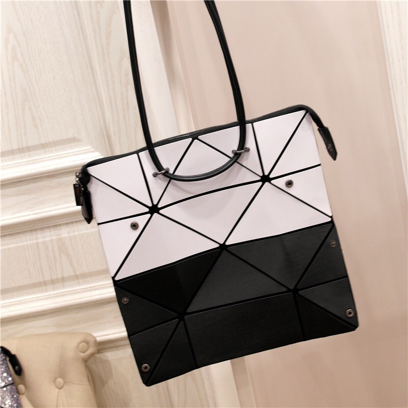 Japanese matte leisure and environmentally friendly handbag with versatile folding four in one deformation bag, patent_voghion.com