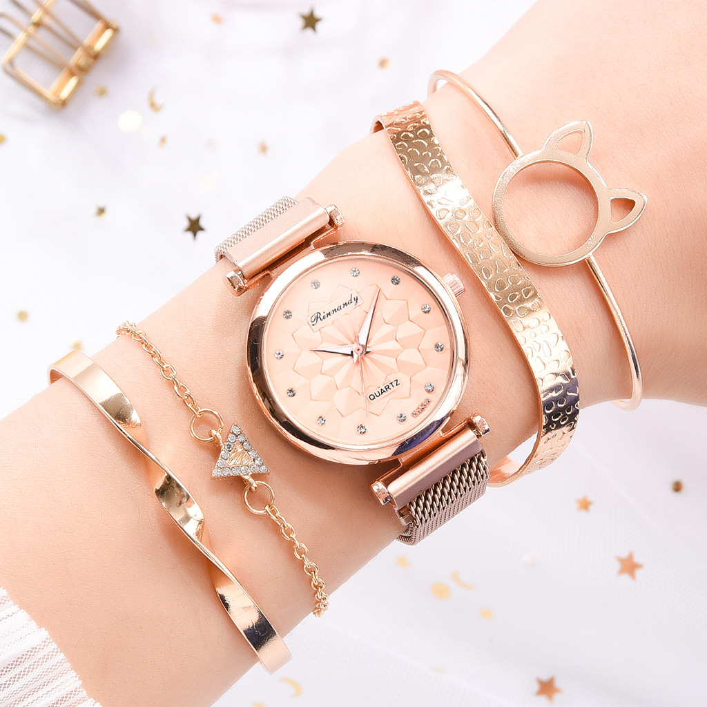 Fashion Geometric Magnet Buckle Quartz Women's Watches display picture 3