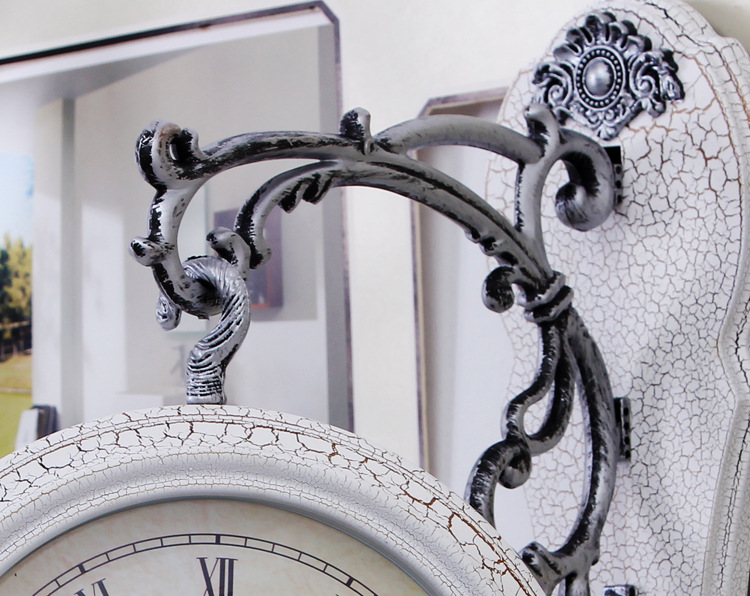 Reloj de pared de doble cara Reloj creativo de estilo europeo Reloj de silencio de la sala de estar Reloj de pared simple moderno personalizado de dos lados al por mayor