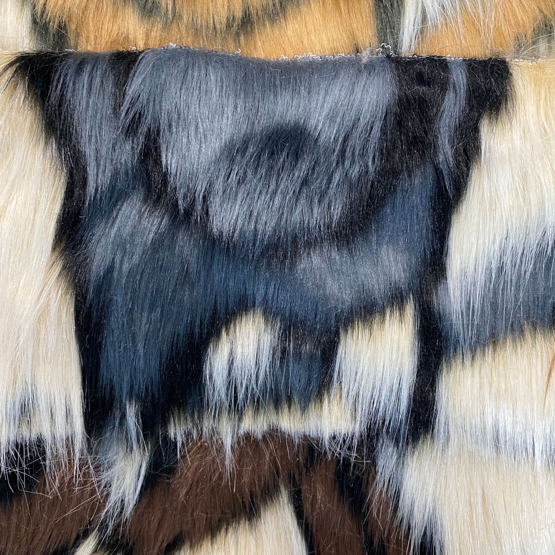 Jacquard tricolor parquet de alta imitación de cabello de cabello imitación de cabello de zorro piel artificial piel juguetes peluche tela de peluche larga