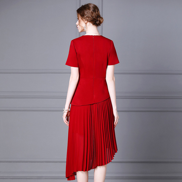 V-neck dress temperament goddess style dress with waist closing and pleated skirt