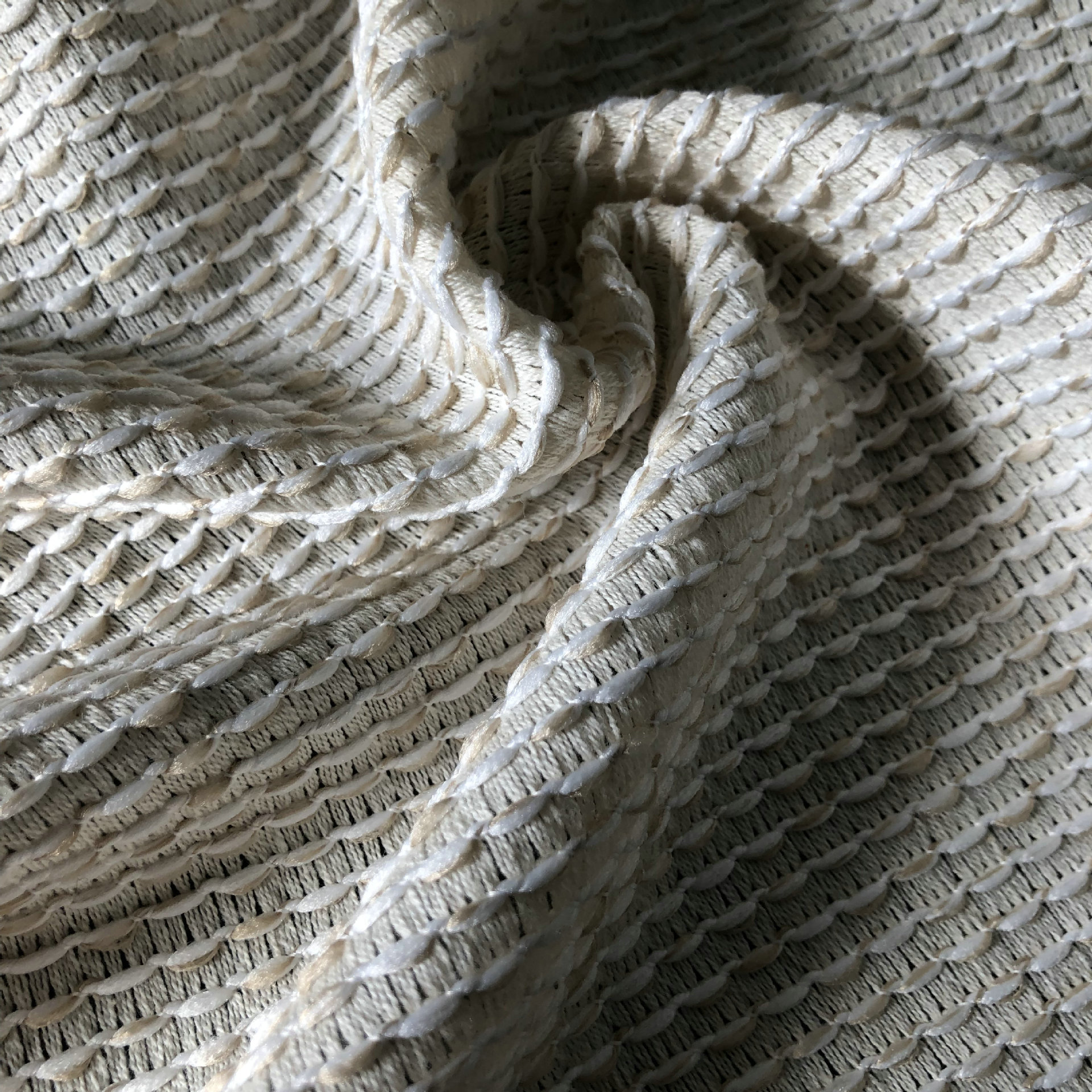 经编粗针涤棉网布28298 涤棉挑孔针织面料 透气针织网眼洞洞布