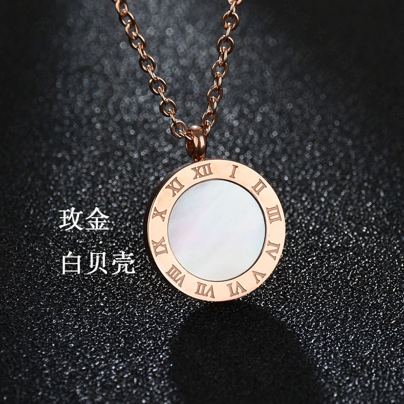 Korean New Classic 18k Gold Double-sided Shell Round Roman Numeral Necklace Titanium Steel Clavicle Chain Nihaojewelry Wholesale display picture 8