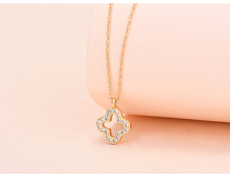 Four-leaf Clover Necklace White Gold