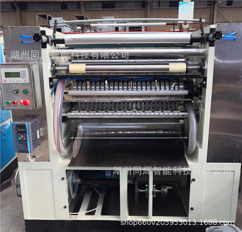 Mechanical folding wet wipes