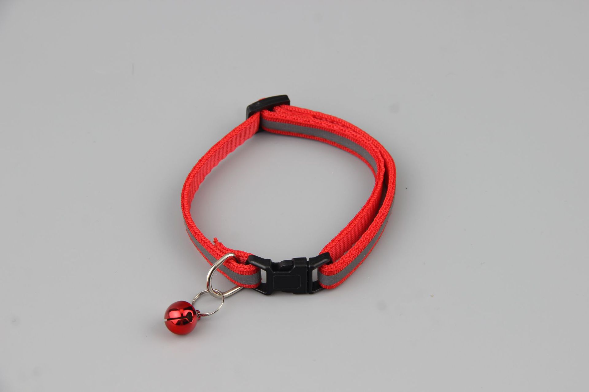 Excluso transfronterizo 1.0 Collar reflectante con hebilla negra para mascotas Parche para perros Collar de campana Collar para gatos Spot al por mayor
