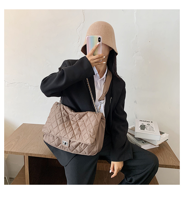 New Fashion Oxford Cloth One-shoulder Chain Large-capacity Tote Bag Wholesale display picture 5