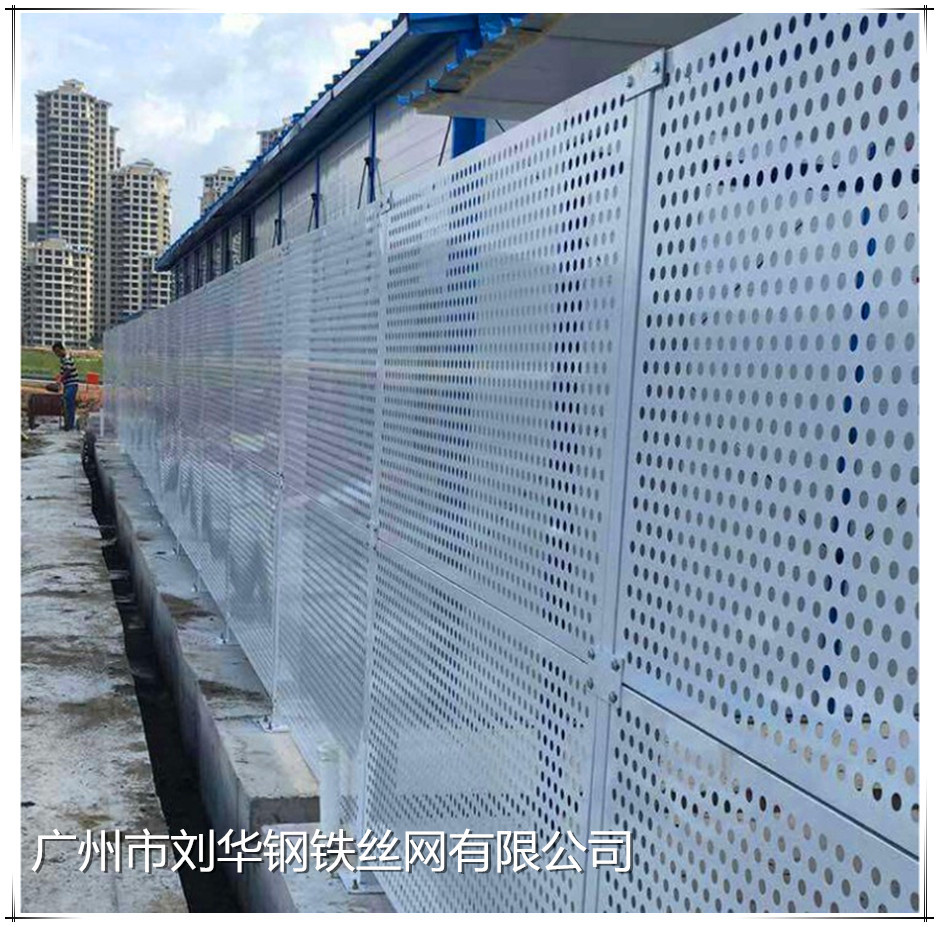 蓝色网孔板护栏 厂家定制镀锌板冲孔护栏 工地采购施工冲孔网围挡