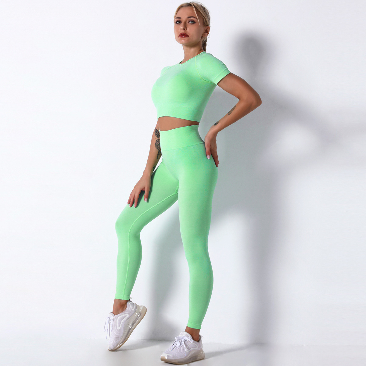 seamless knitted short-sleeved trousers yoga suit  NSNS11048