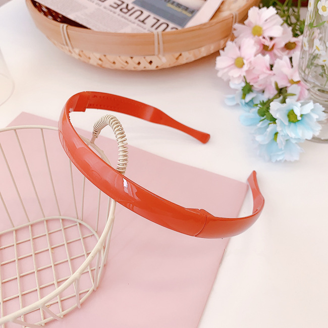 Korean Girl Color Folding Thin-edged Headband Simple Plastic Toothed Non-slip Headband Candy-colored Resin Wholesale Nihaojewelry display picture 15